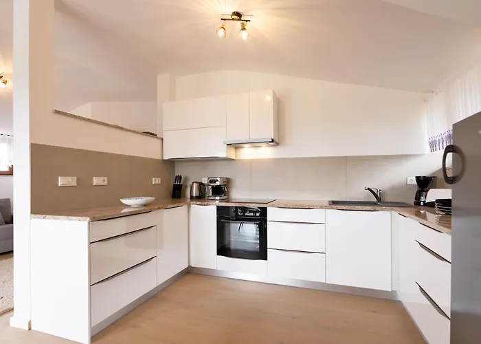 Roland House With Pool & Winery Apartment